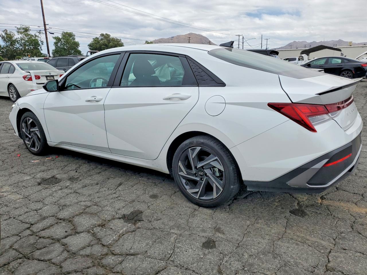 HYUNDAI ELANTRA HYBRID 2025 — 3