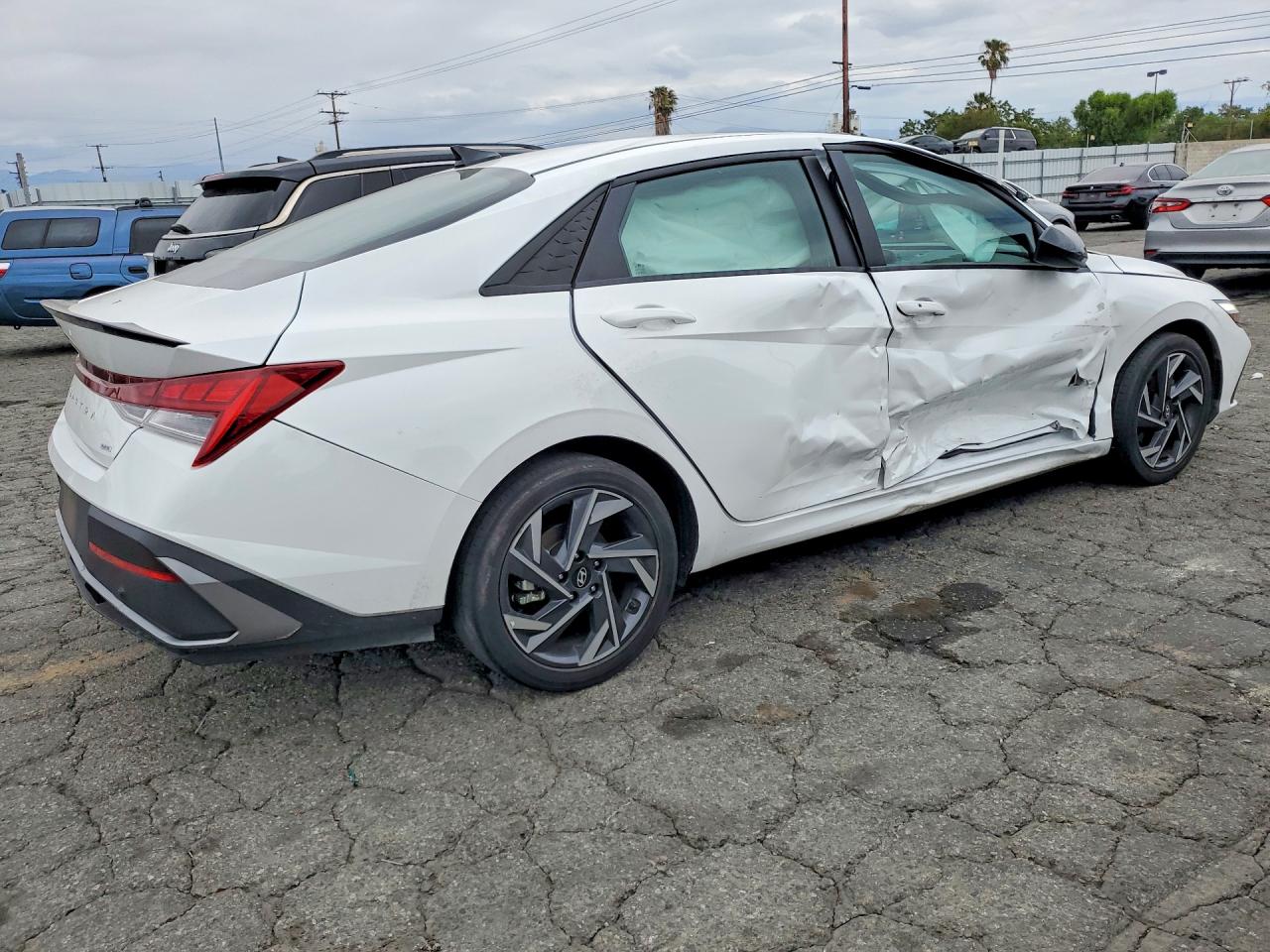 HYUNDAI ELANTRA HYBRID 2025 — 4