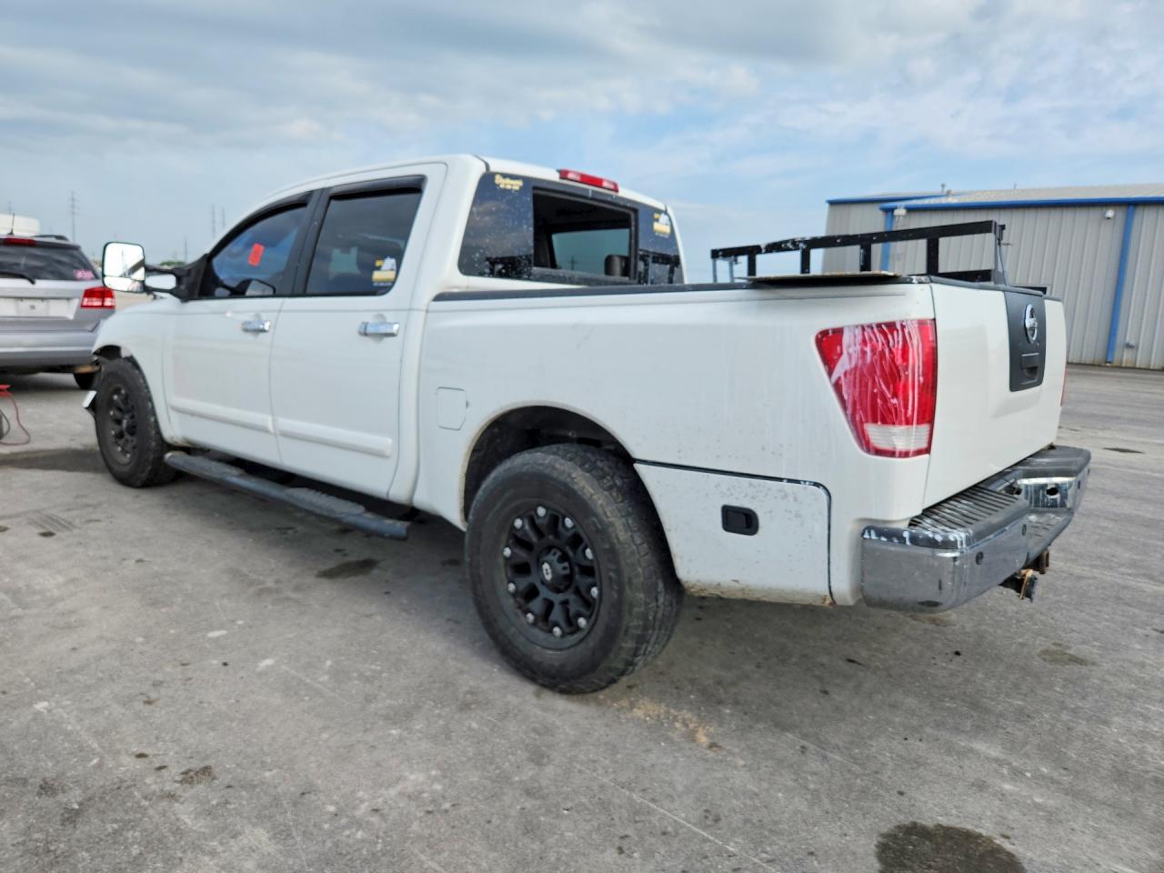 NISSAN TITAN 2005 — 3
