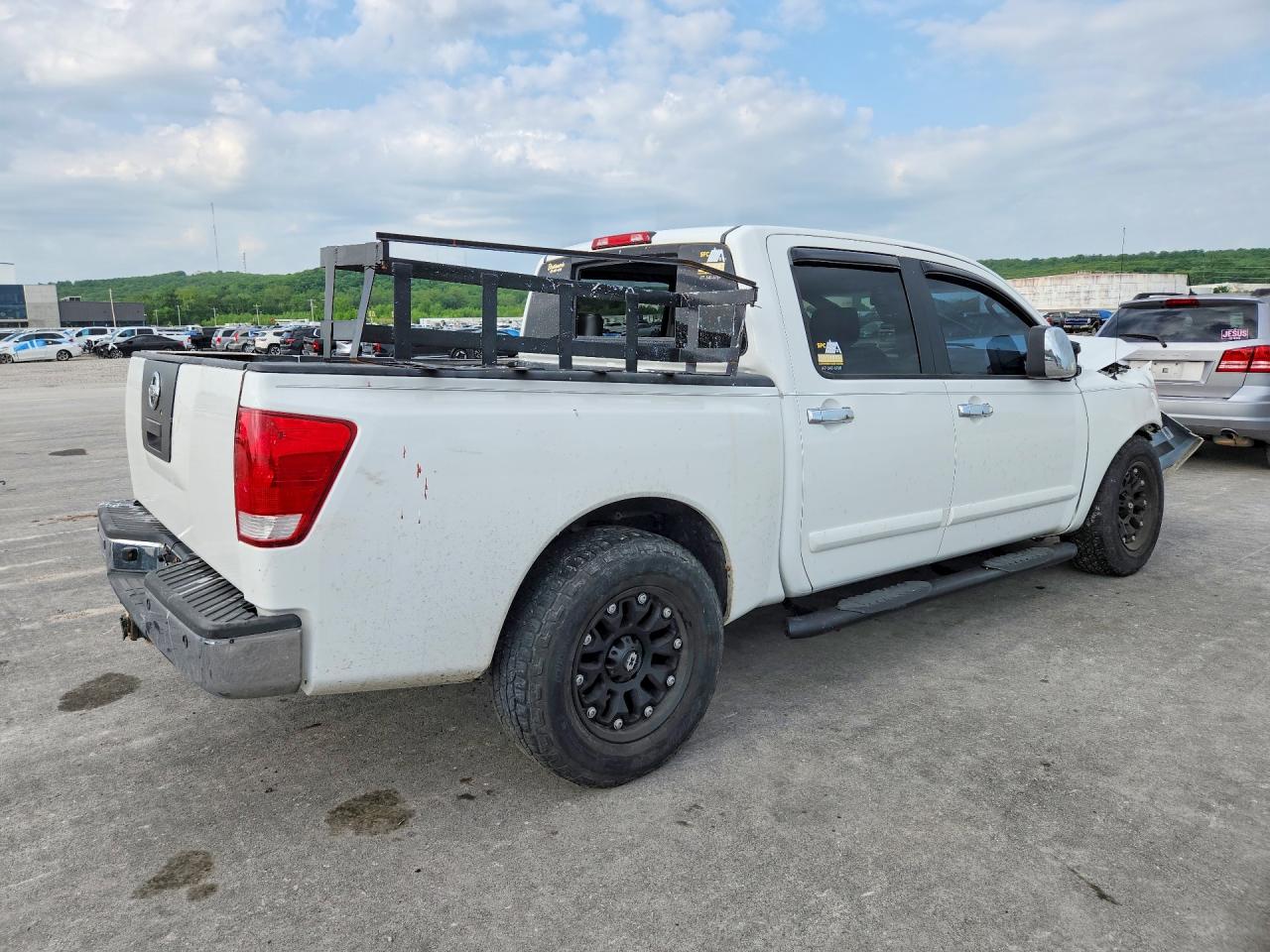 NISSAN TITAN 2005 — 4