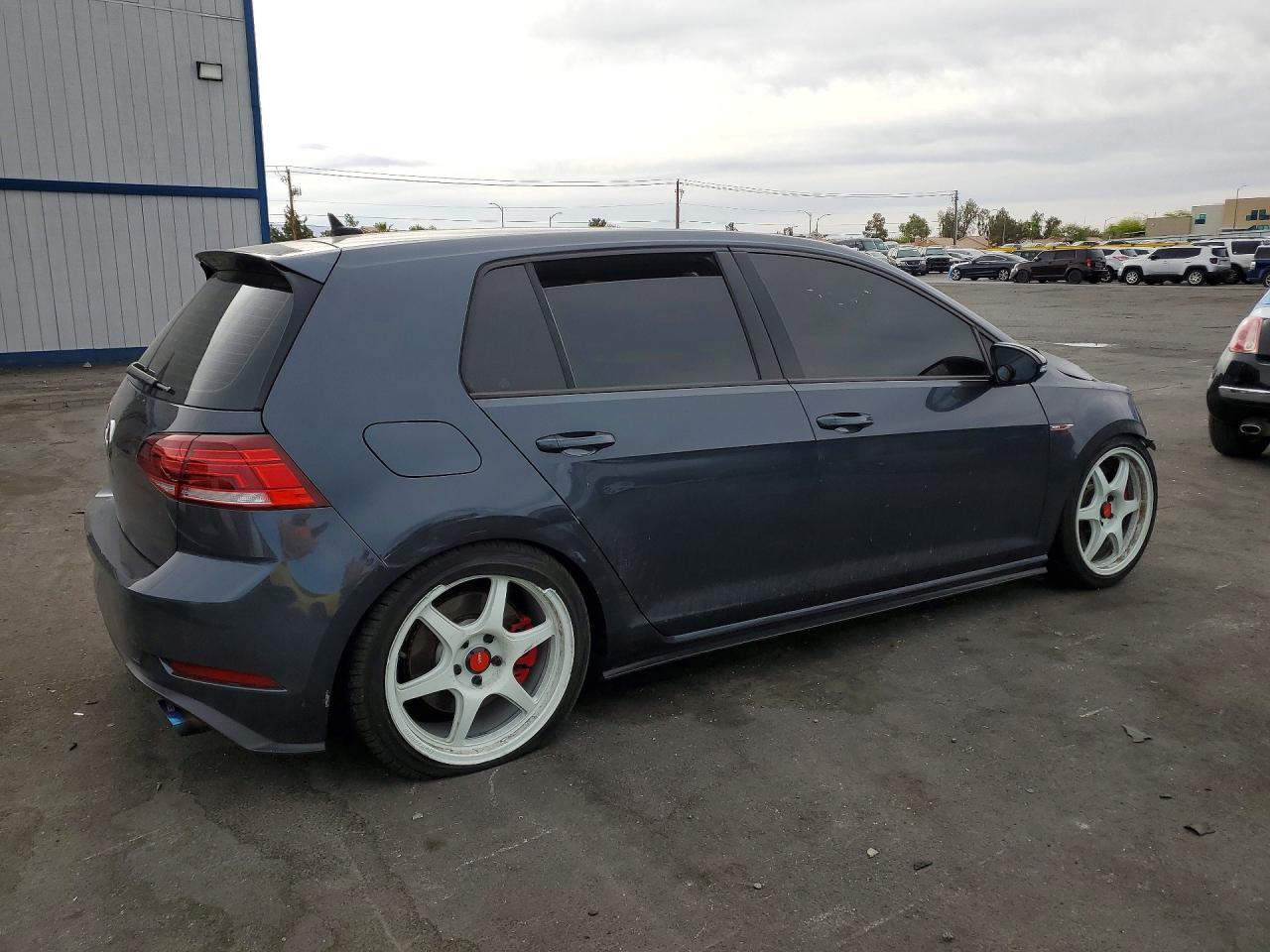VOLKSWAGEN GTI 2018 — 4