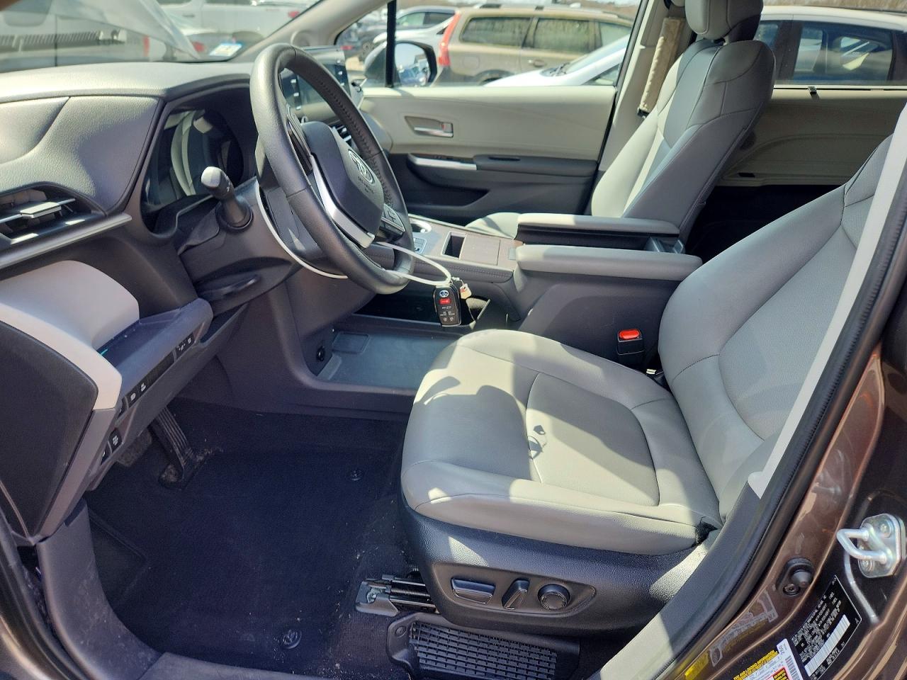 TOYOTA SIENNA 2024 — 8