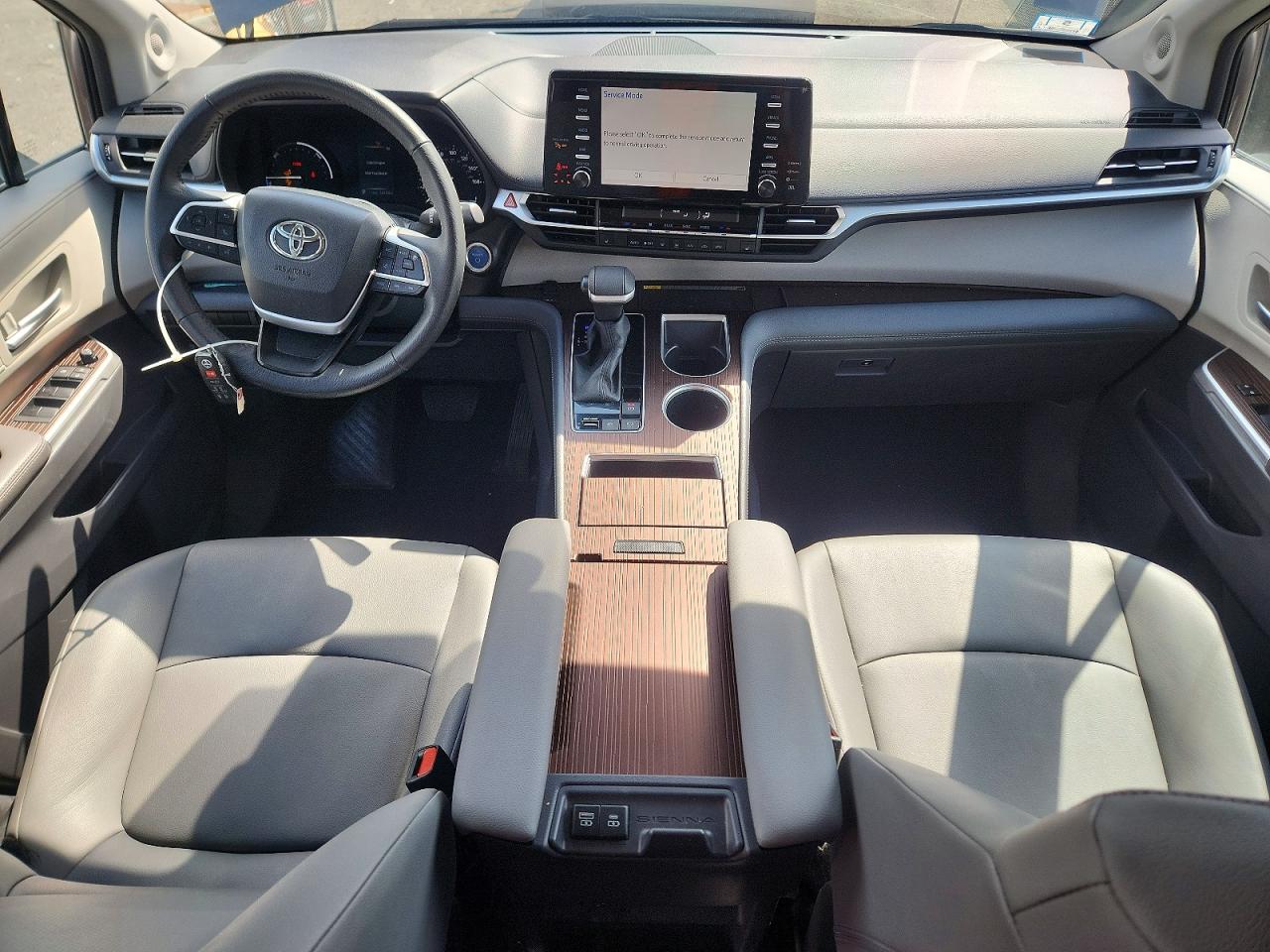 TOYOTA SIENNA 2024 — 9