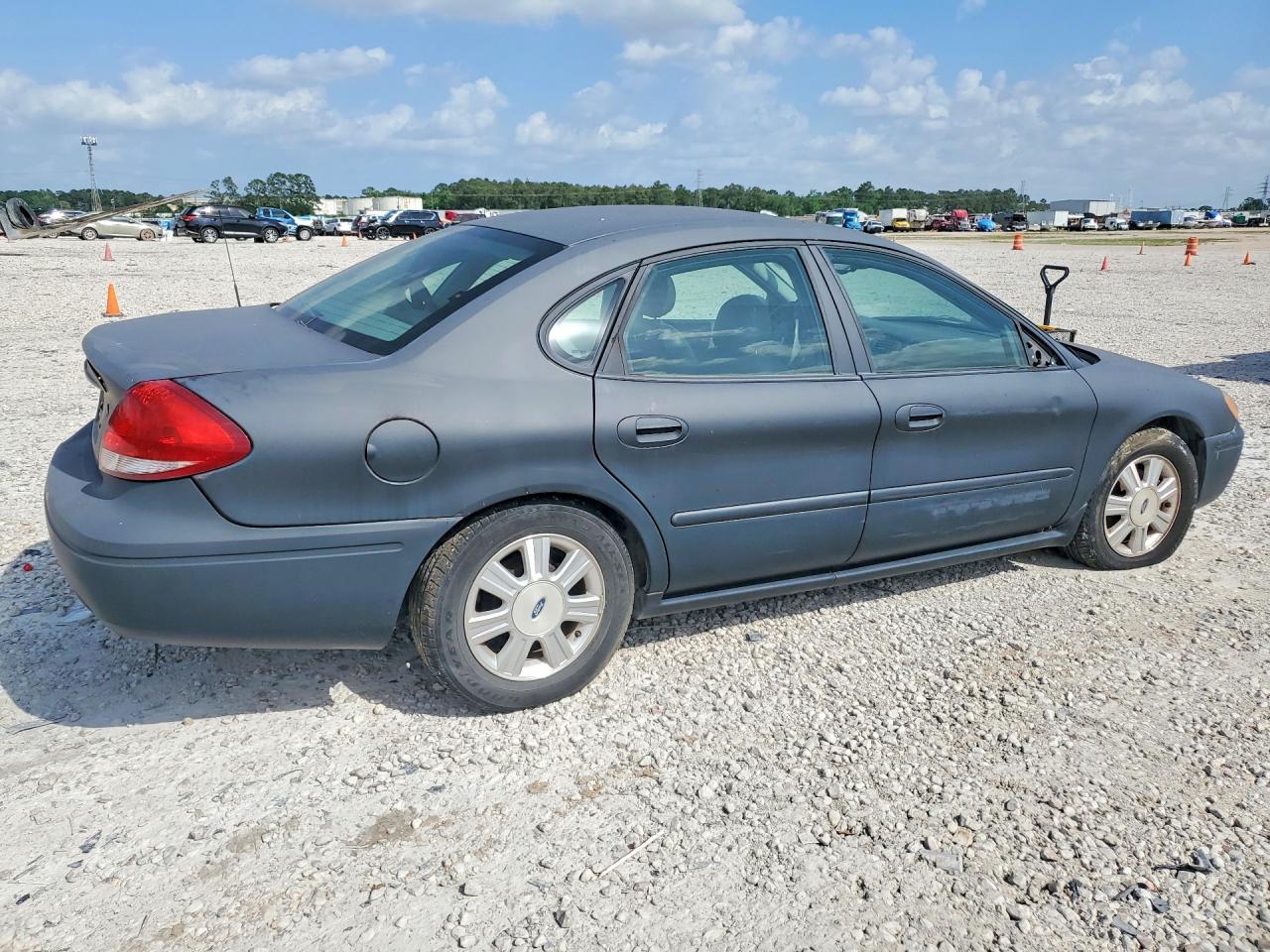 FORD TAURUS 2005 — 4