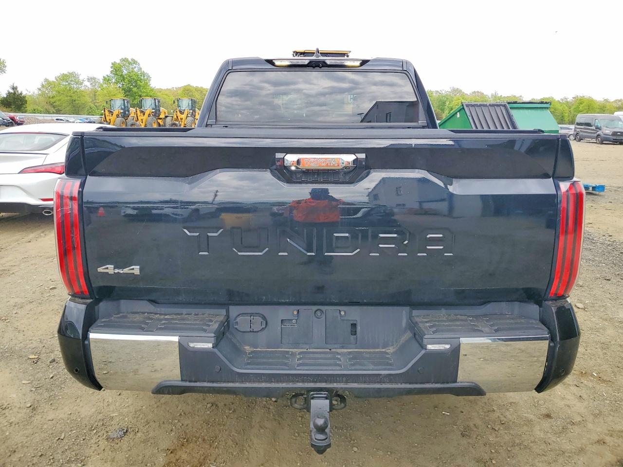 TOYOTA TUNDRA 2023 — 7