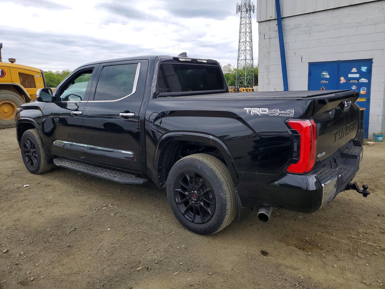 TOYOTA TUNDRA 2023 — 3
