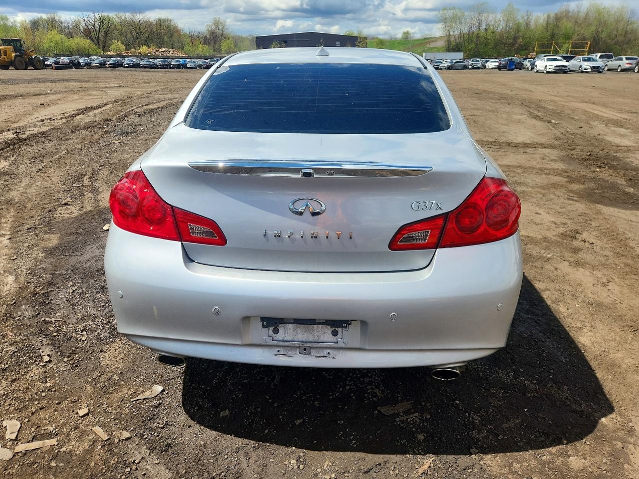 INFINITI G37 SEDAN 2013 — 7