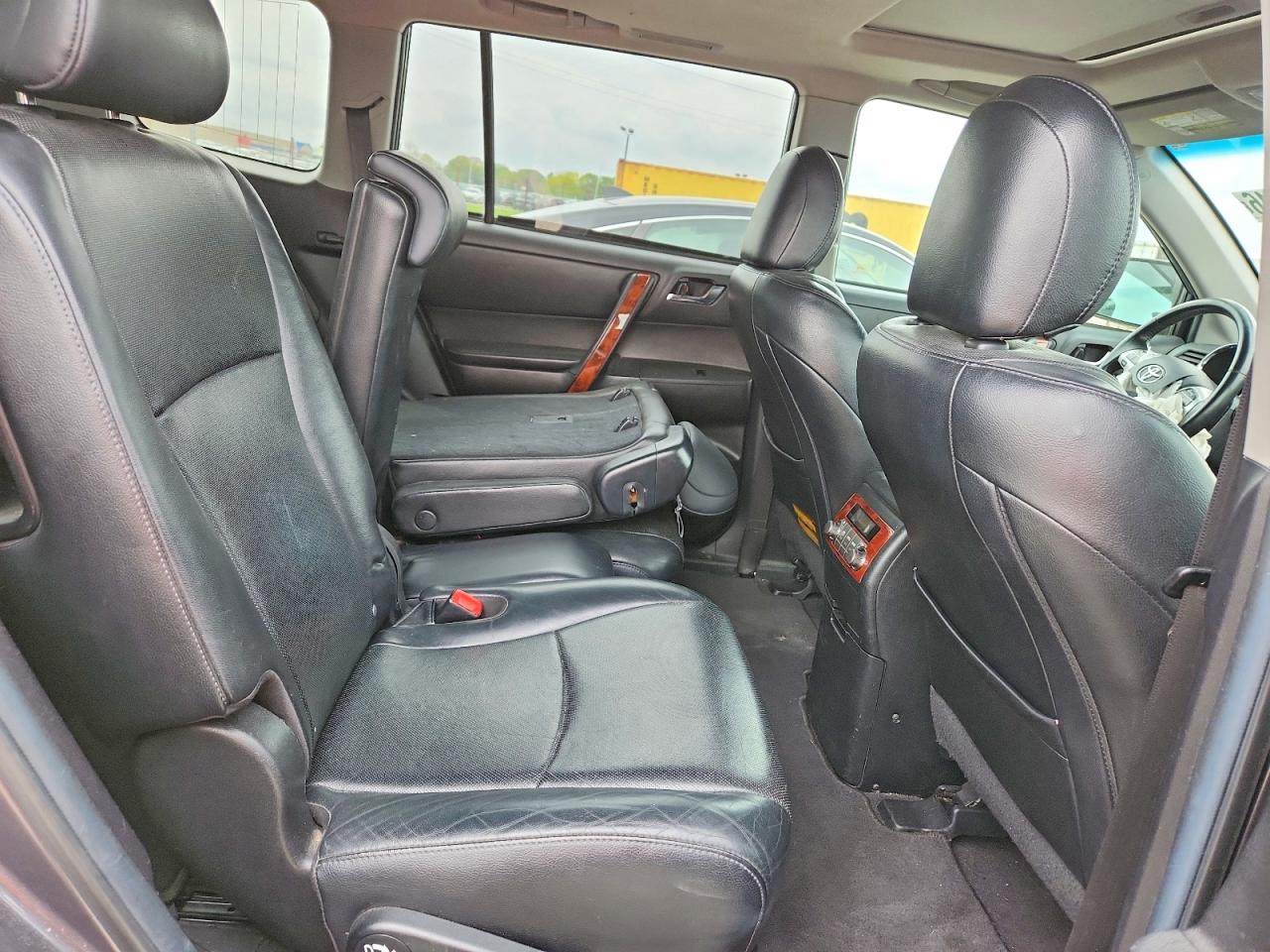 TOYOTA HIGHLANDER 2013 — 12