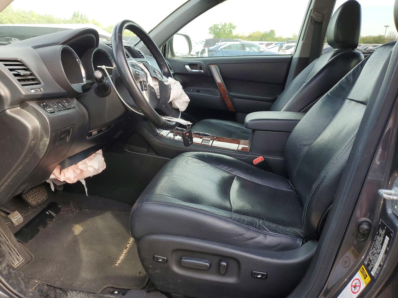 TOYOTA HIGHLANDER 2013 — 8
