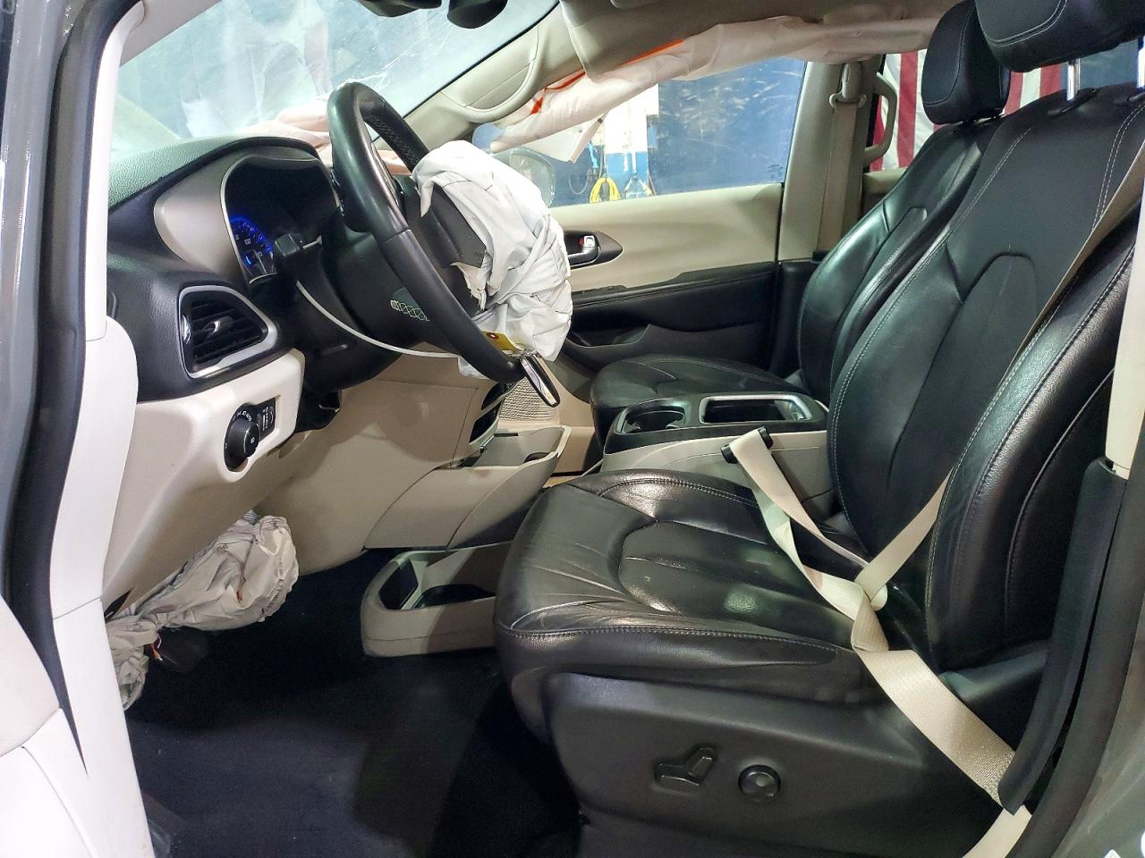 CHRYSLER PACIFICA 2022 — 8