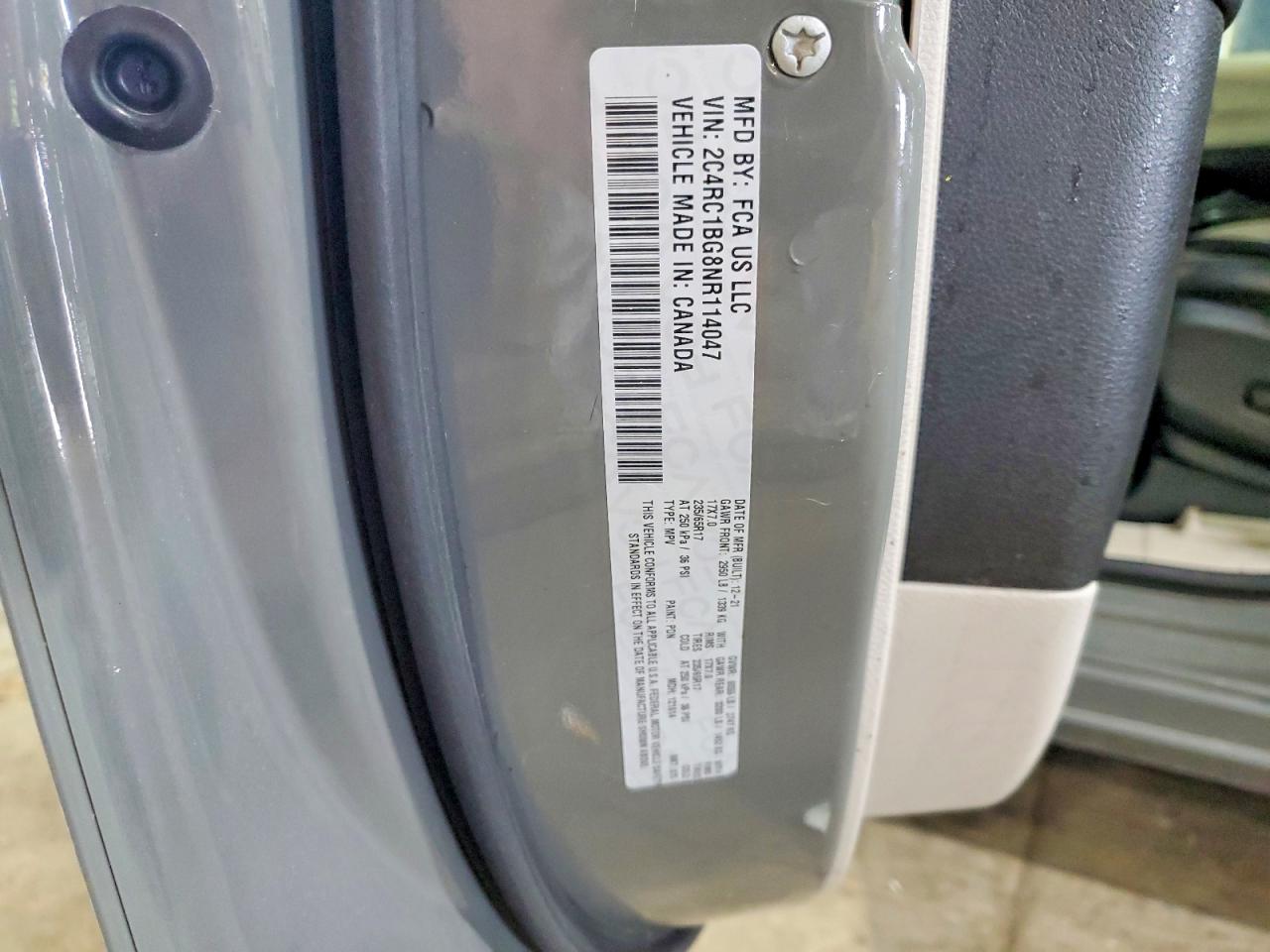 CHRYSLER PACIFICA 2022 — 14