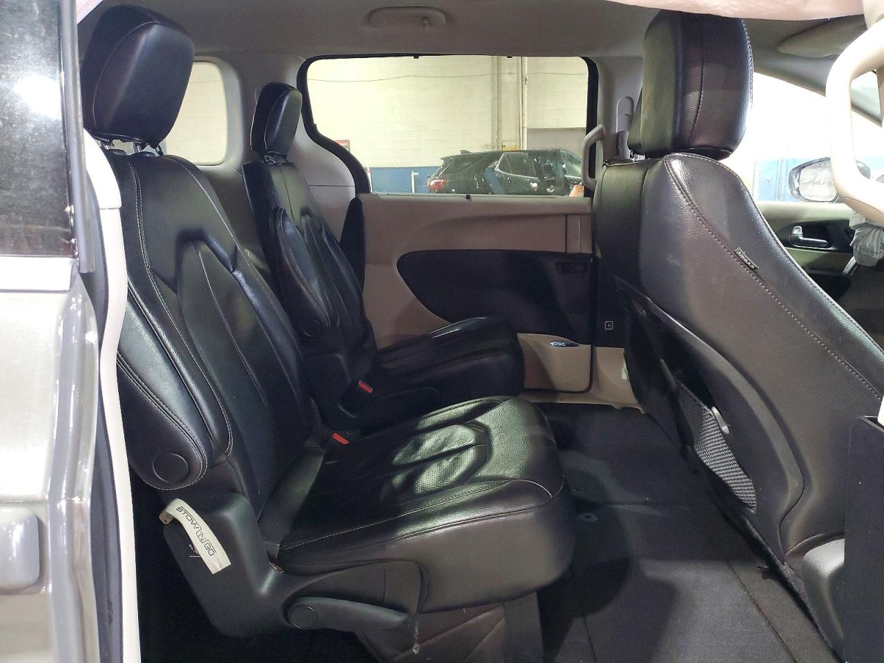 CHRYSLER PACIFICA 2022 — 12