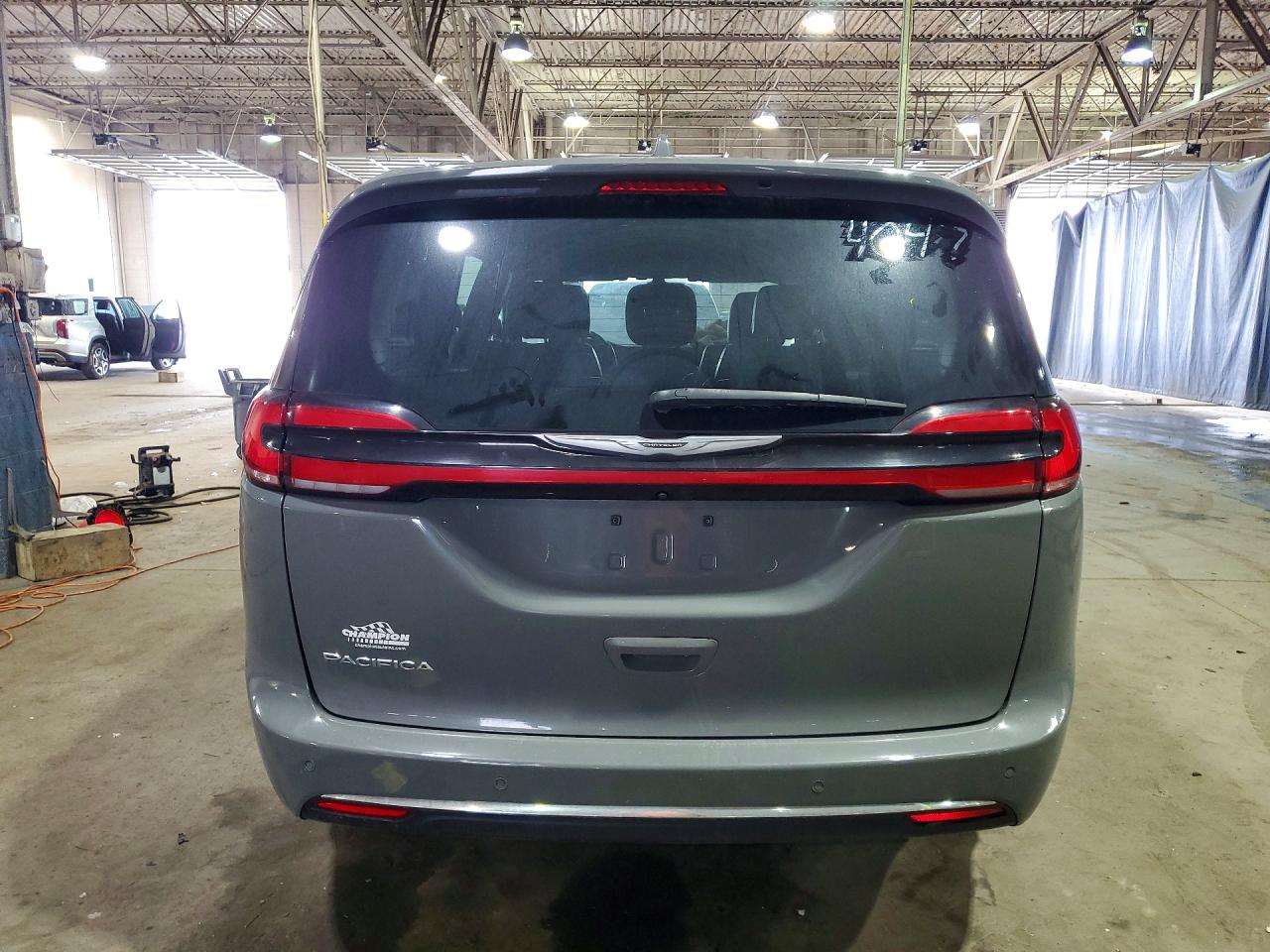 CHRYSLER PACIFICA 2022 — 7