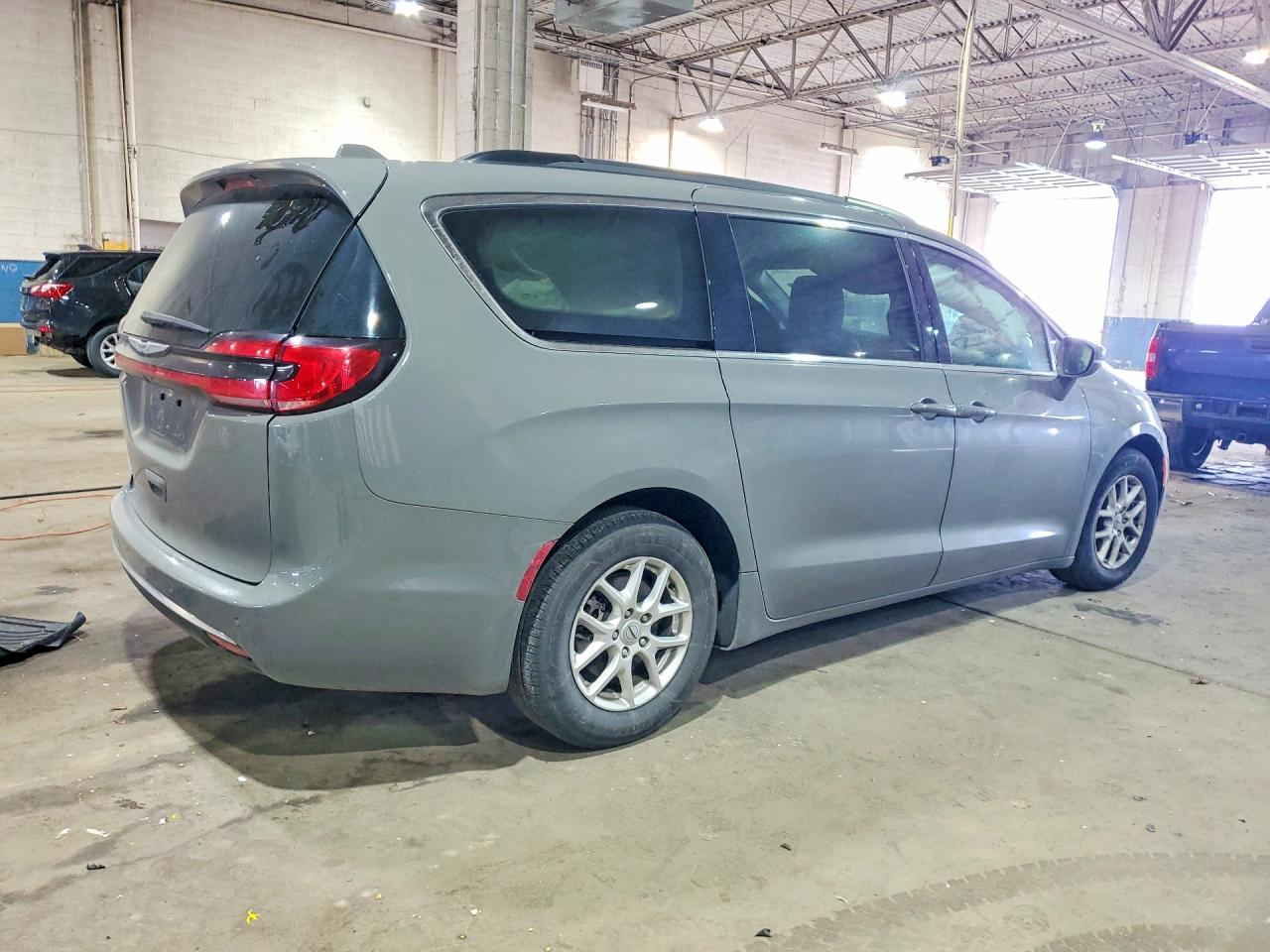 CHRYSLER PACIFICA 2022 — 4