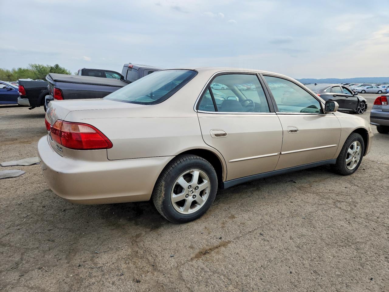 HONDA ACCORD 2000 — 4