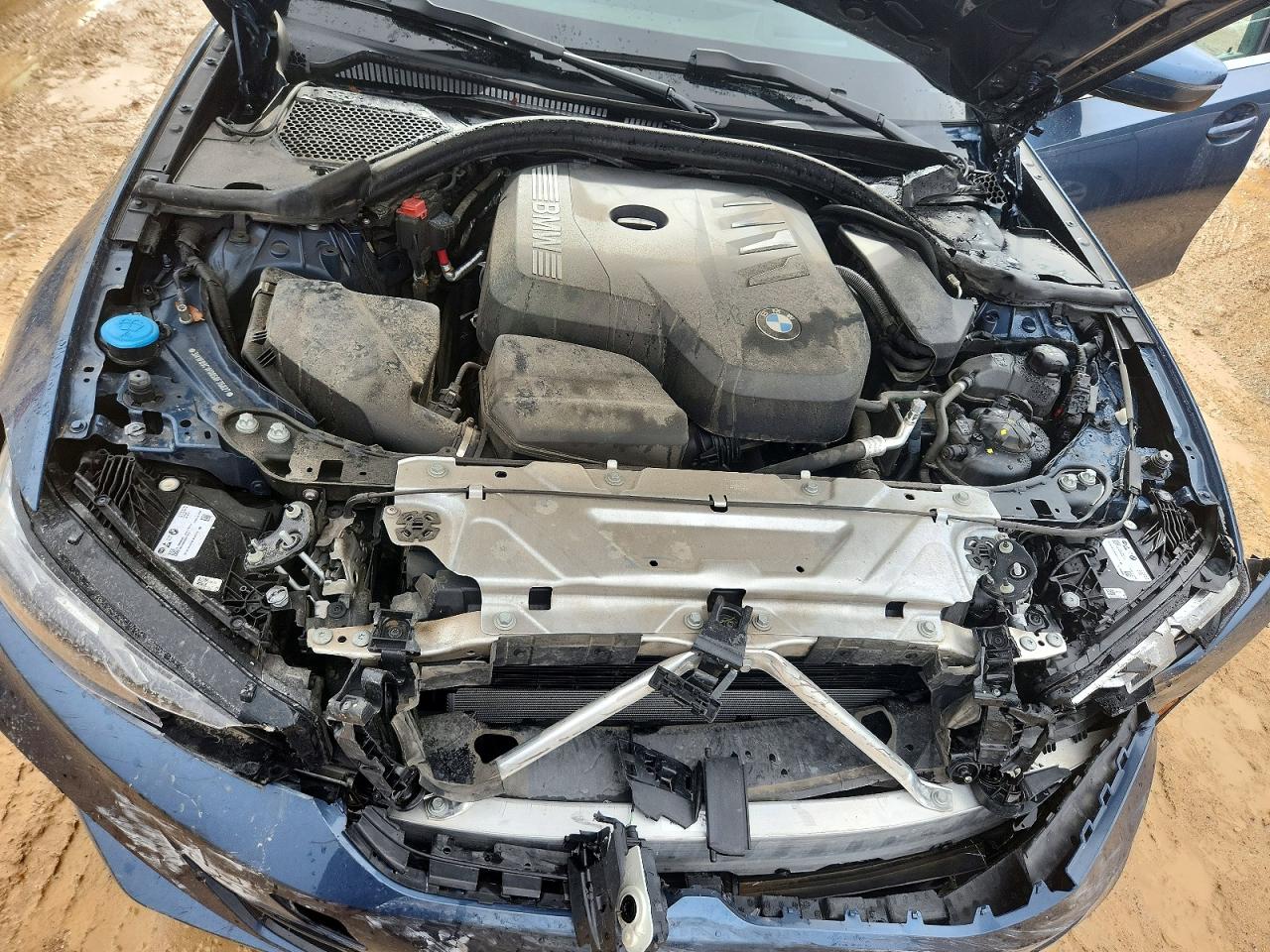 BMW 330XI 2025 — 12