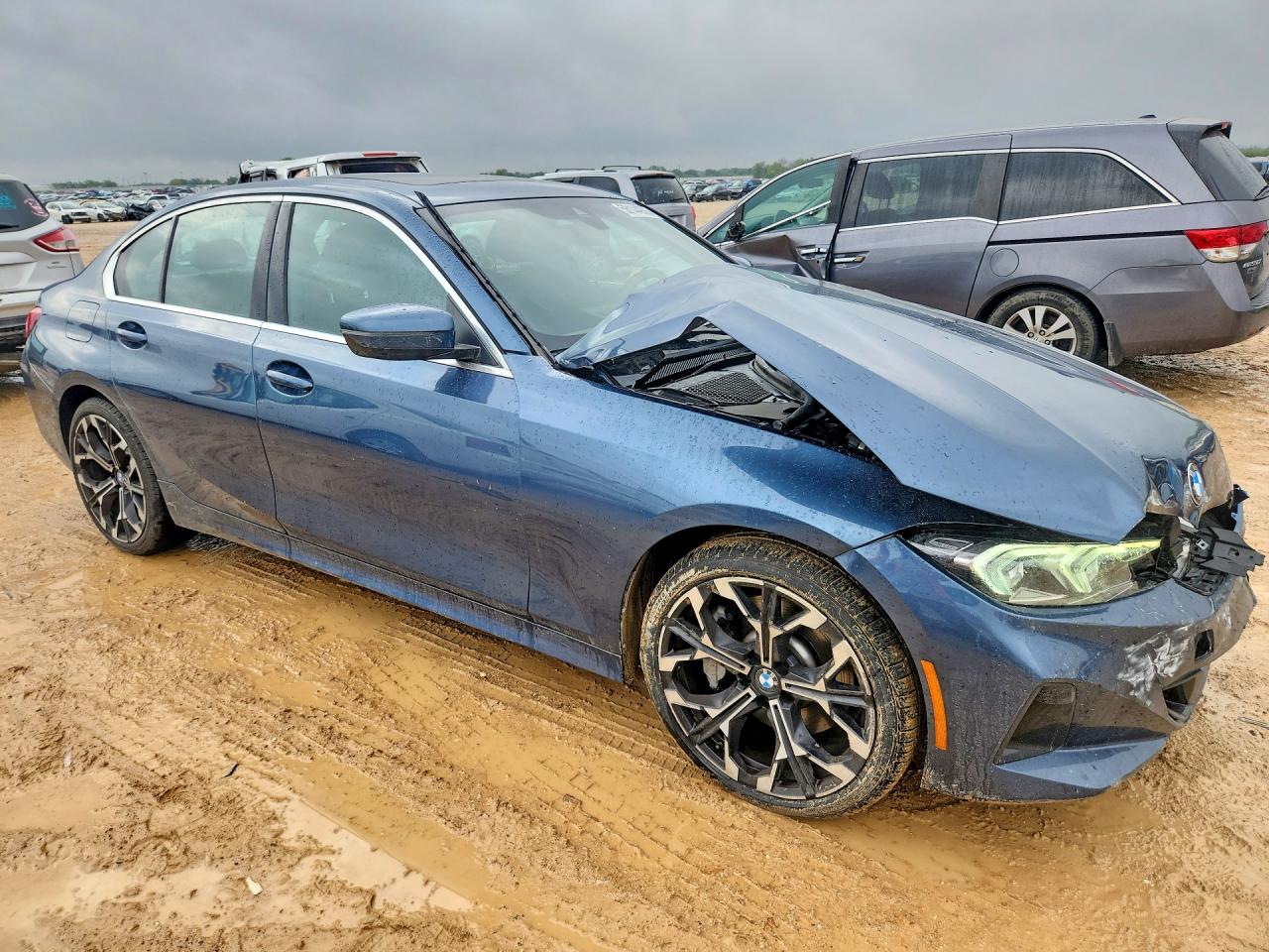 BMW 330XI 2025 — 5