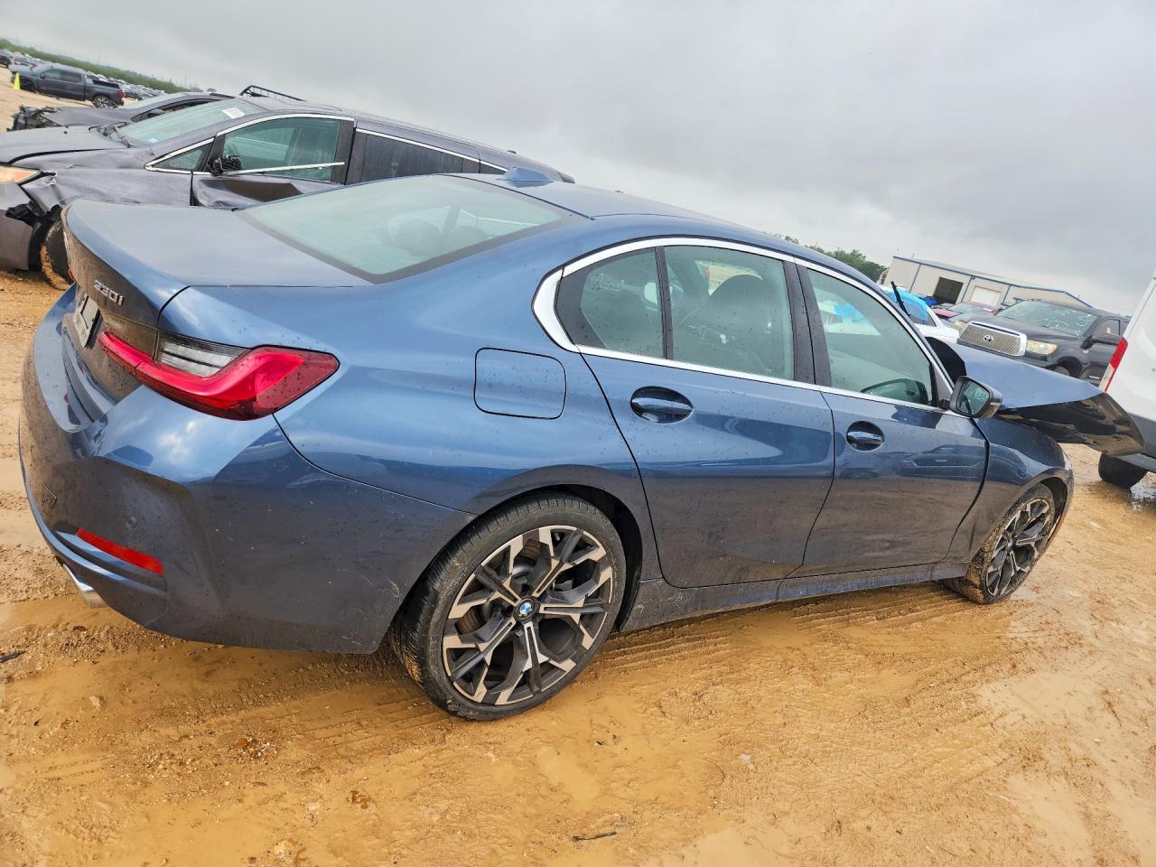 BMW 330XI 2025 — 4