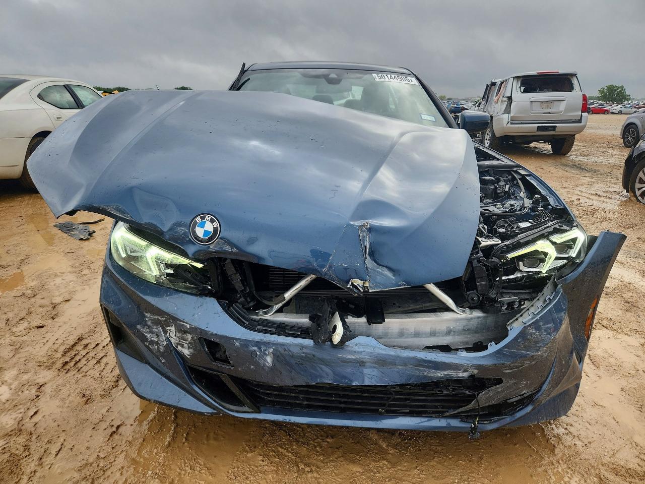 BMW 330XI 2025 — 6