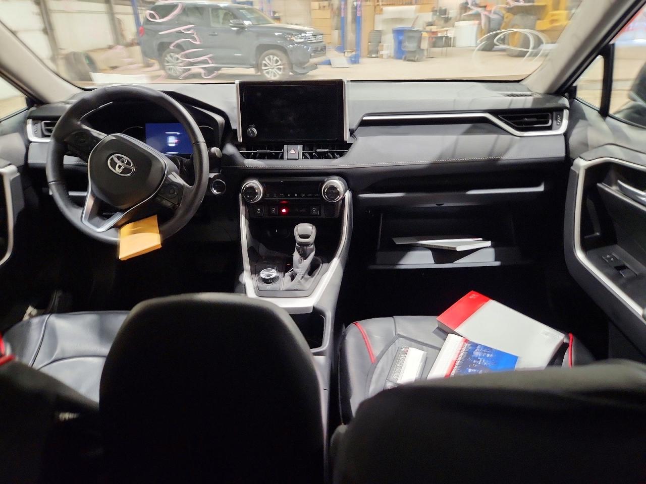 TOYOTA RAV 4 2025 — 9