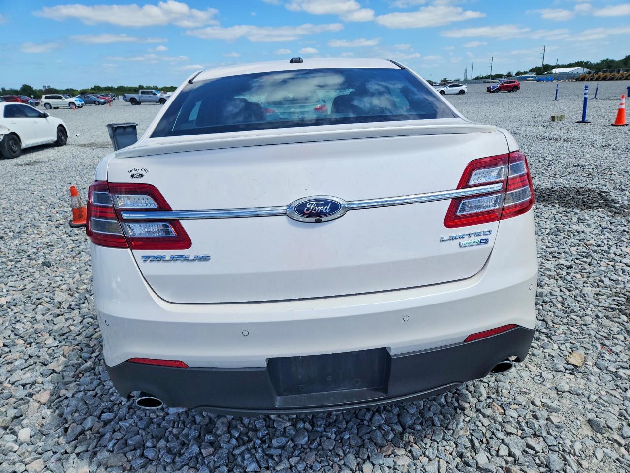 FORD TAURUS 2018 — 7