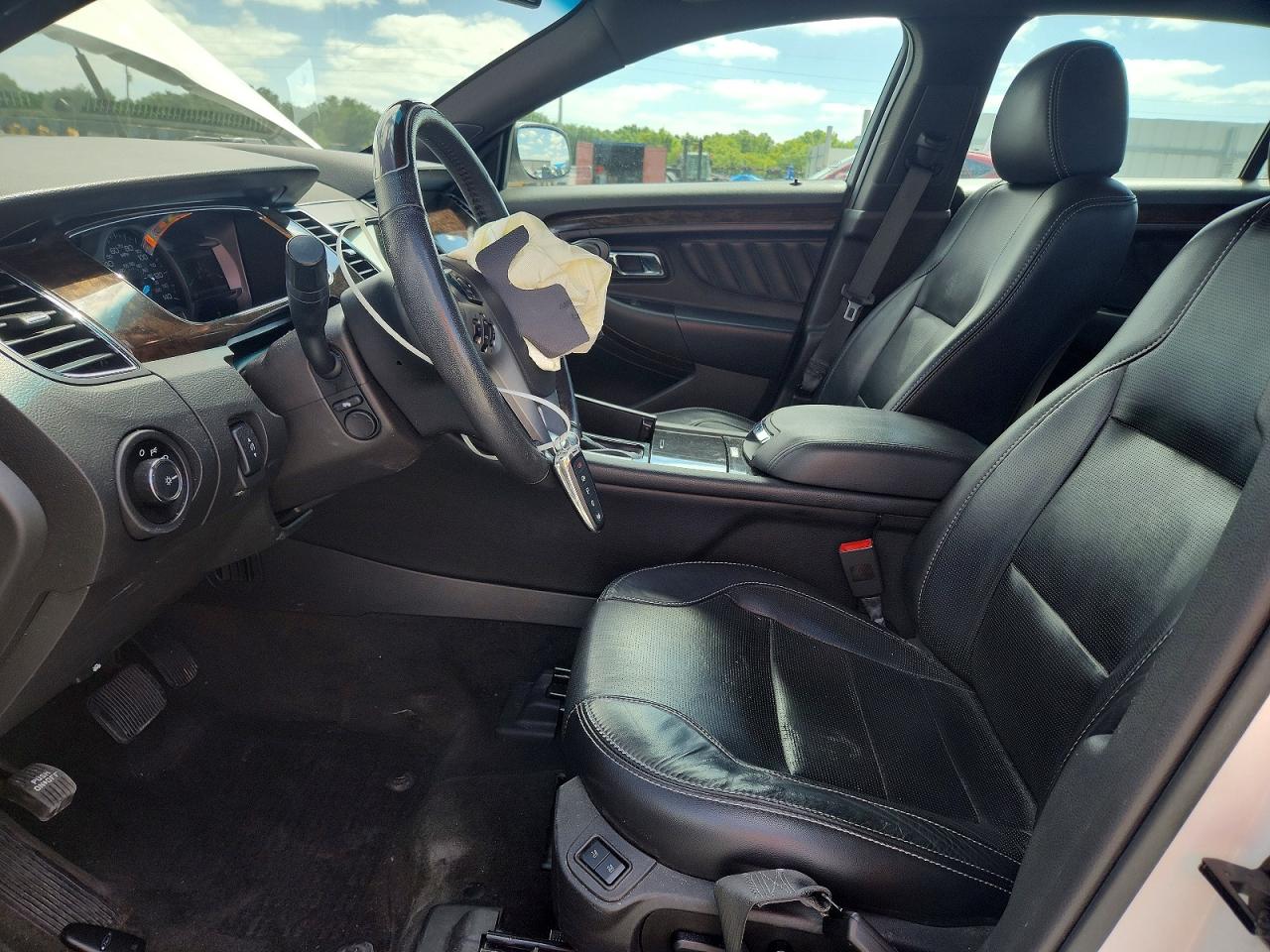 FORD TAURUS 2018 — 8