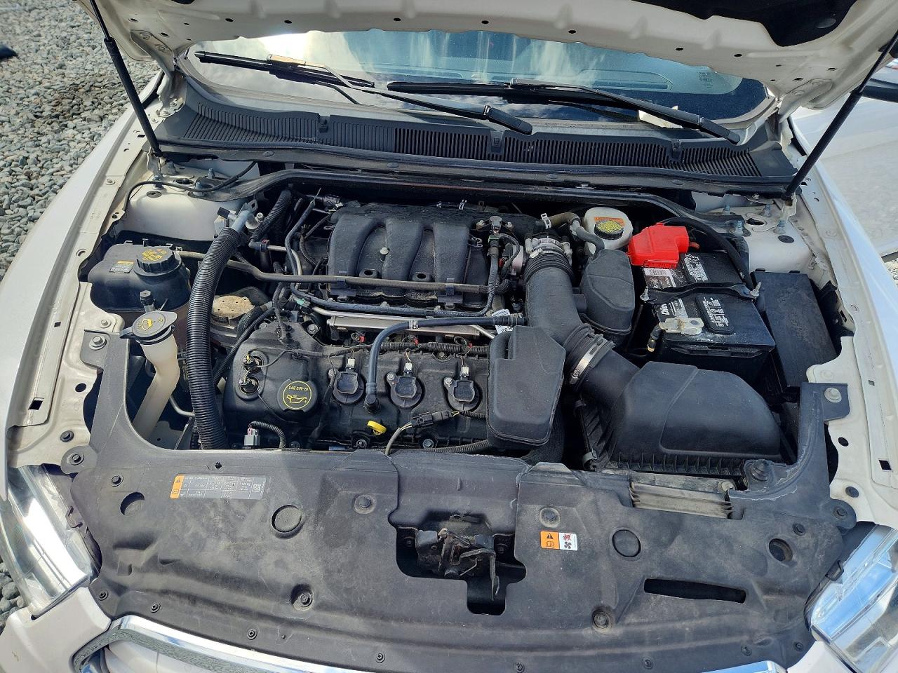 FORD TAURUS 2018 — 12