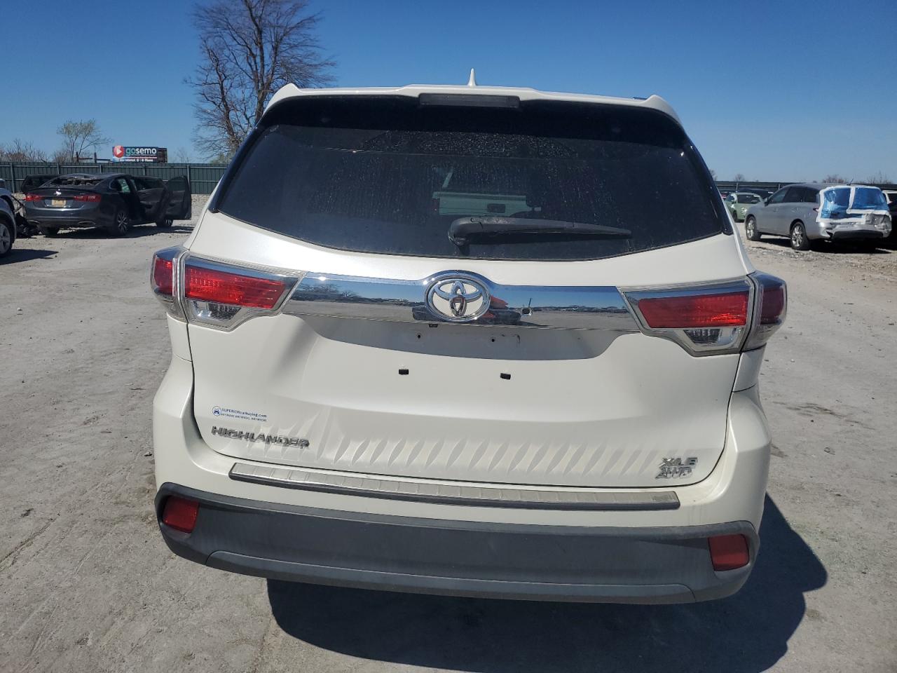 TOYOTA HIGHLANDER 2015 — 7