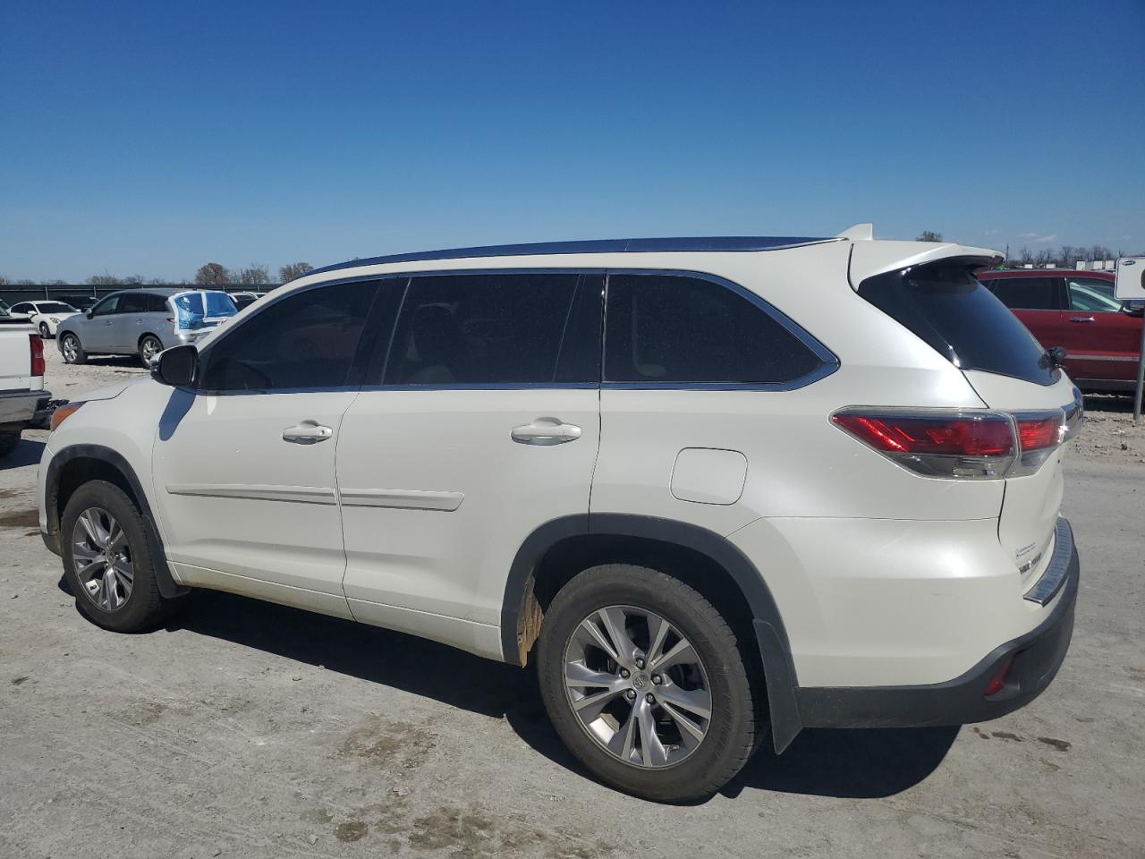 TOYOTA HIGHLANDER 2015 — 3