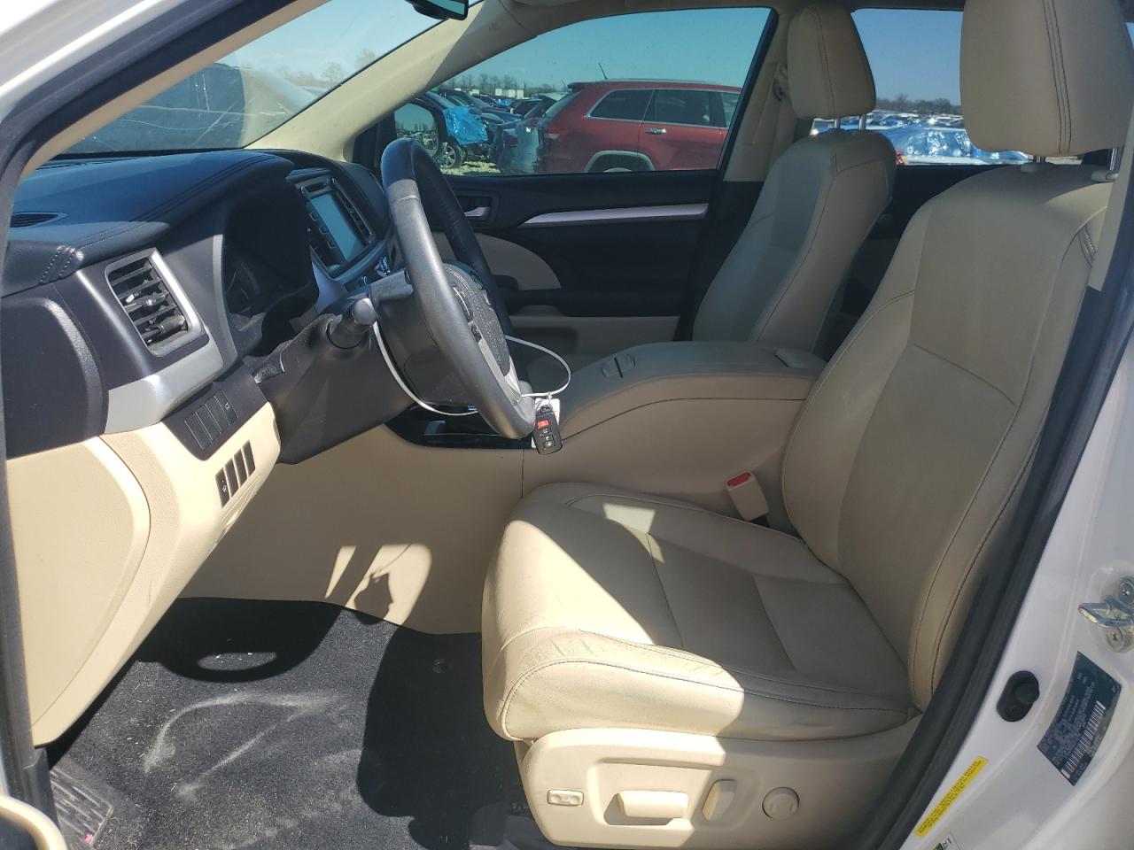TOYOTA HIGHLANDER 2015 — 8