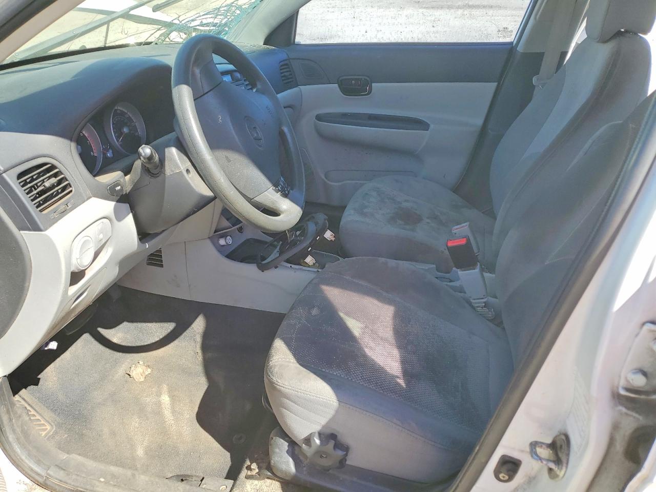 HYUNDAI ACCENT 2009 — 8