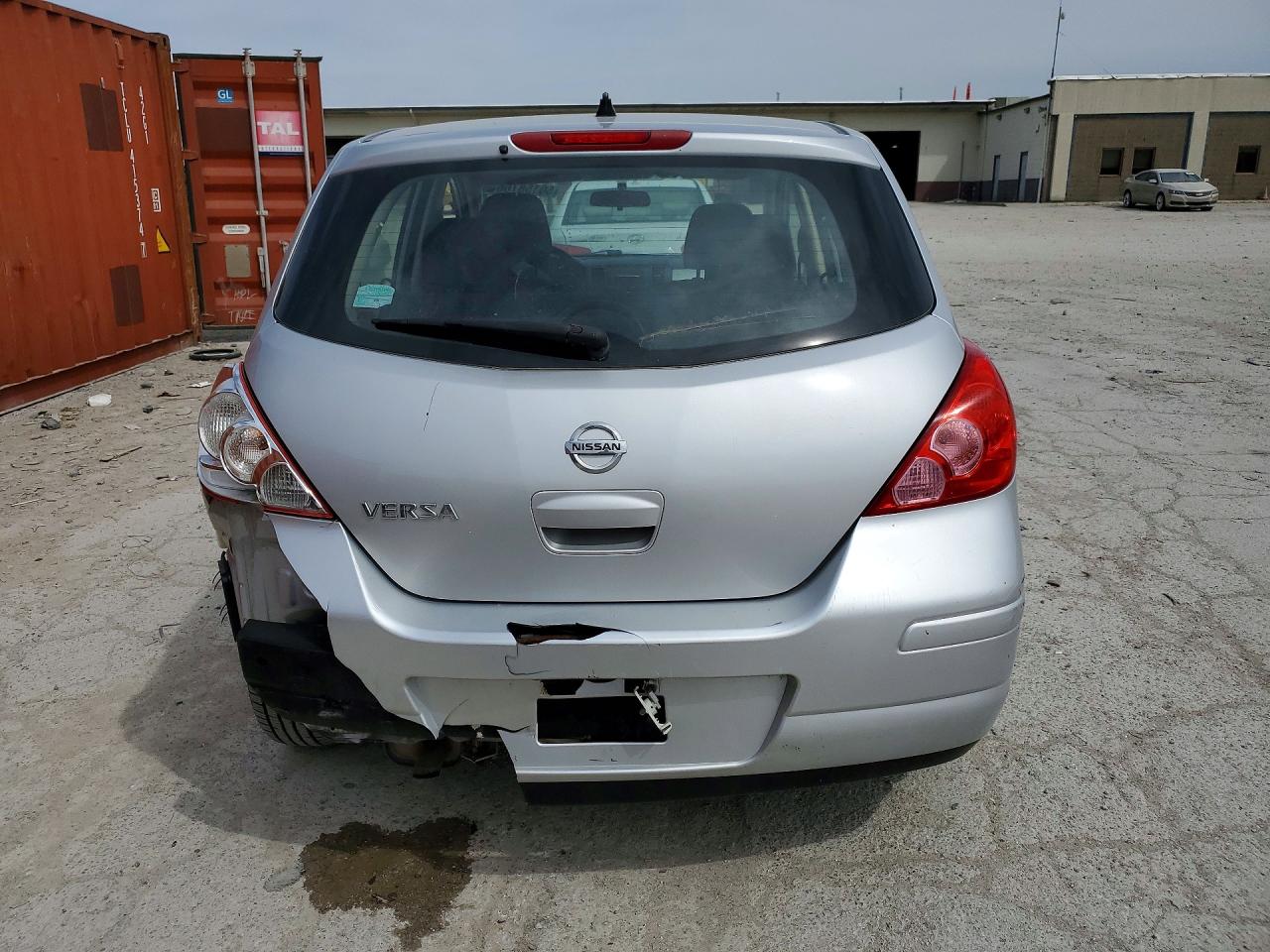NISSAN VERSA 2011 — 7