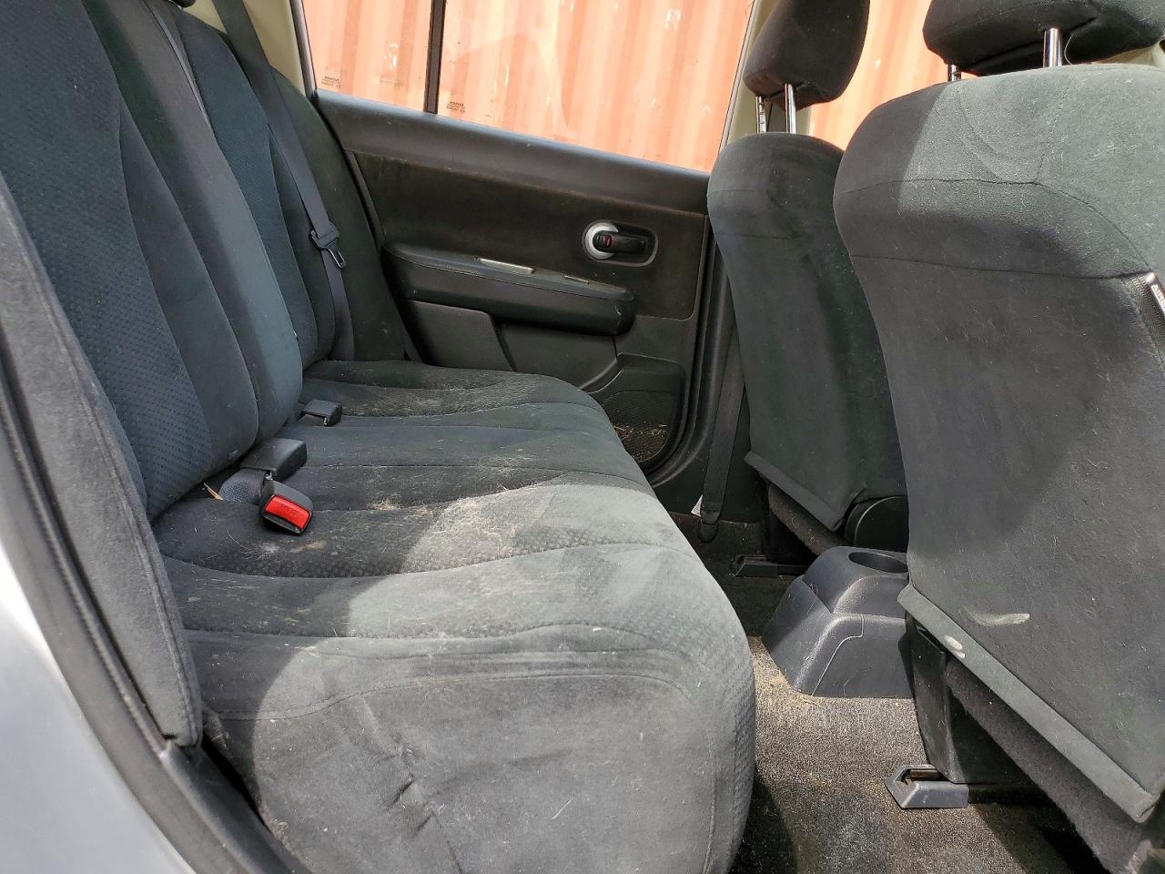 NISSAN VERSA 2011 — 12