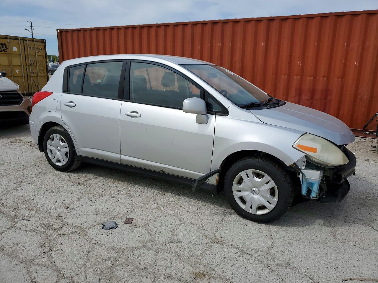 NISSAN VERSA 2011 — 5