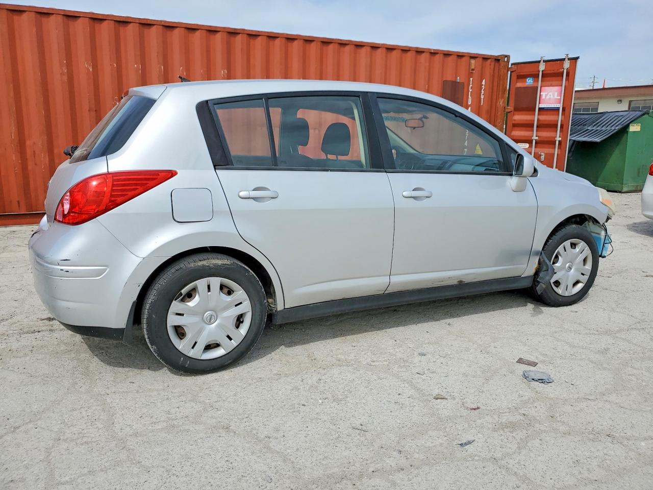 NISSAN VERSA 2011 — 4