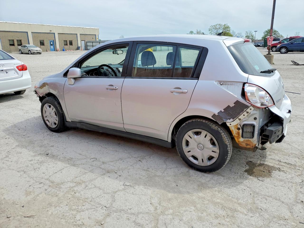 NISSAN VERSA 2011 — 3