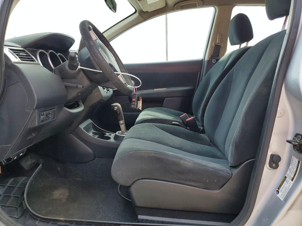 NISSAN VERSA 2011 — 8
