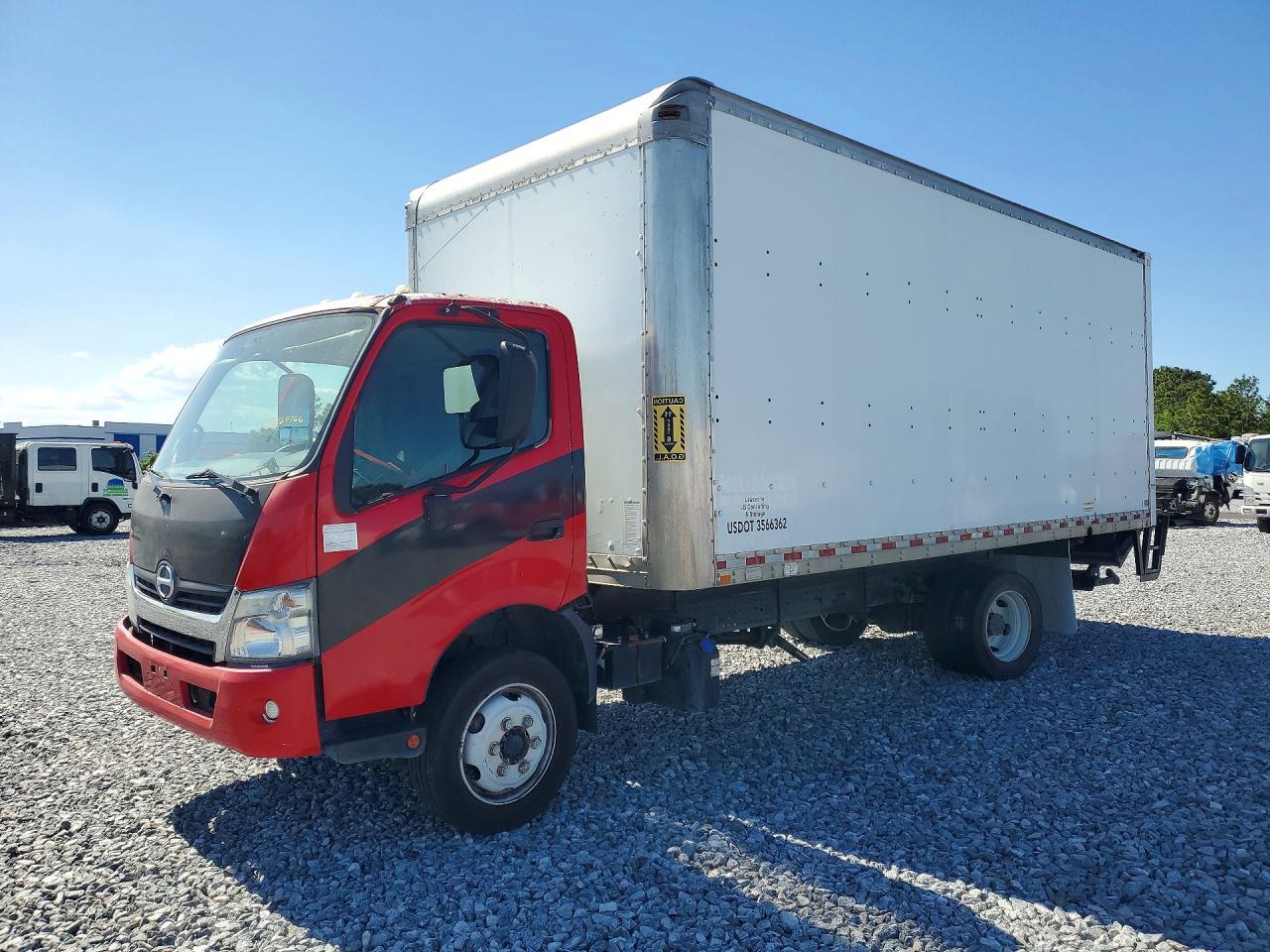 2017 HINO 195
