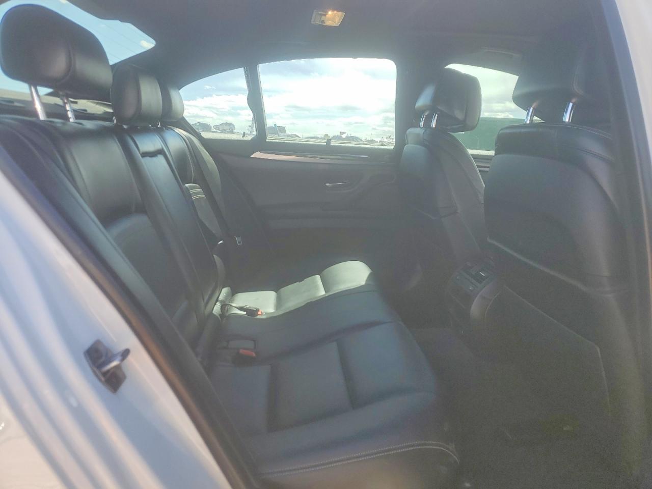 BMW 550 2015 — 11
