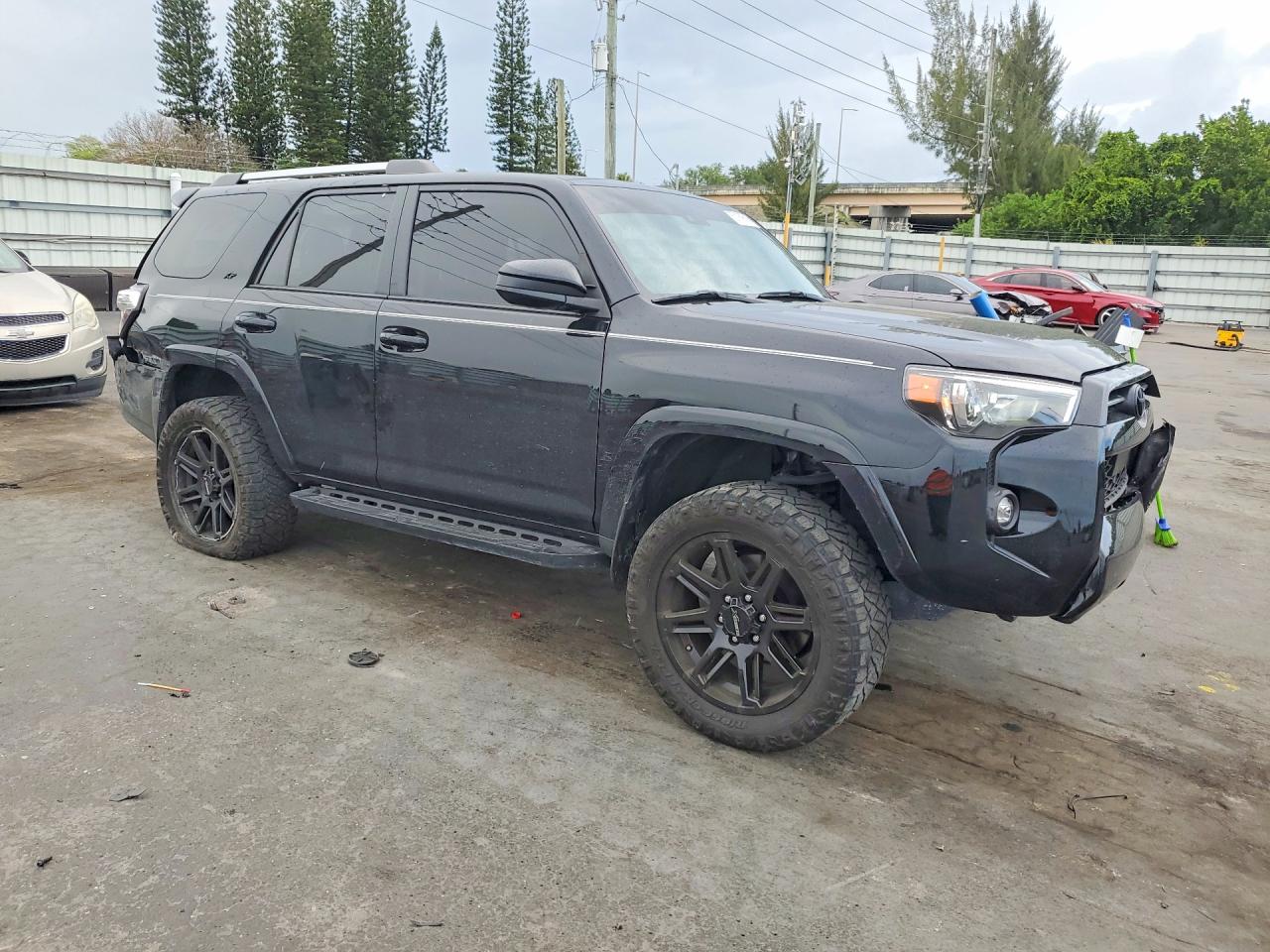 TOYOTA 4RUNNER 2024 — 5