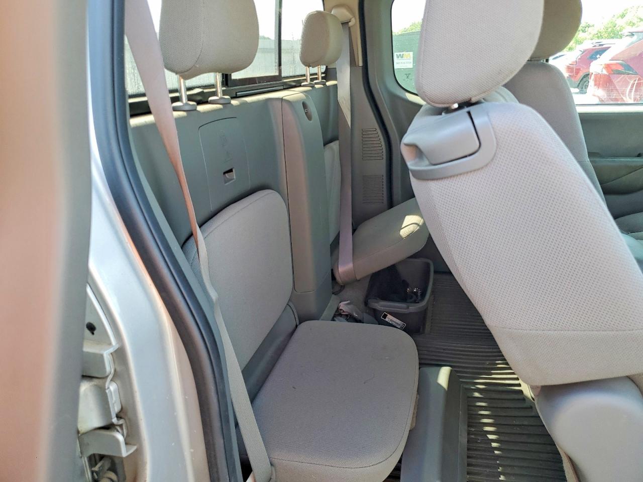 NISSAN FRONTIER 2006 — 11
