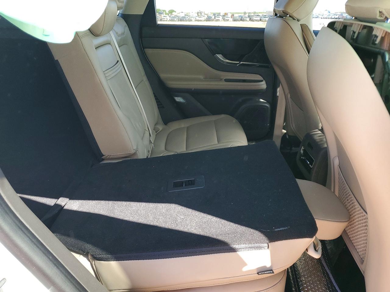 LINCOLN CORSAIR 2022 — 12