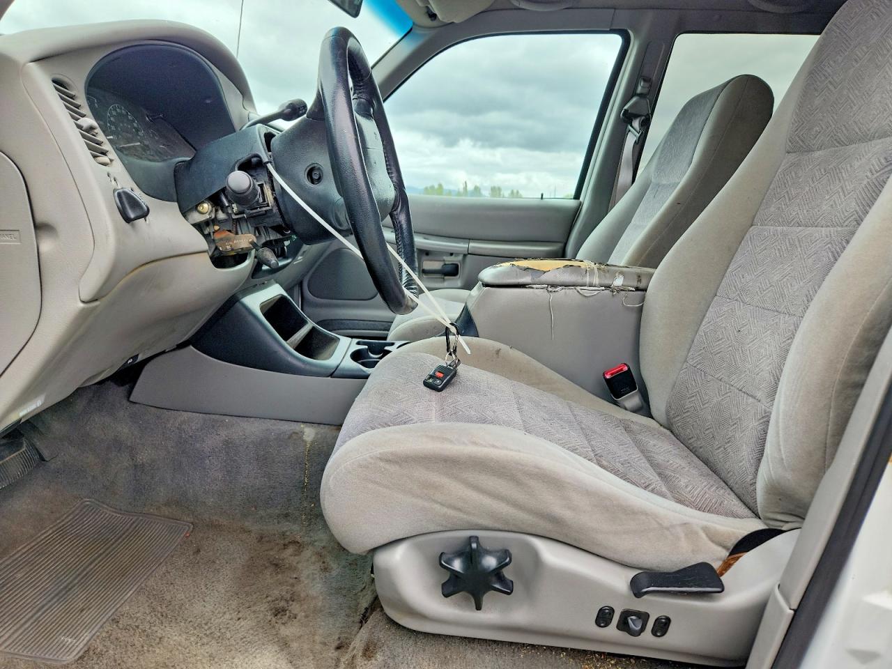 FORD EXPLORER 1999 — 8