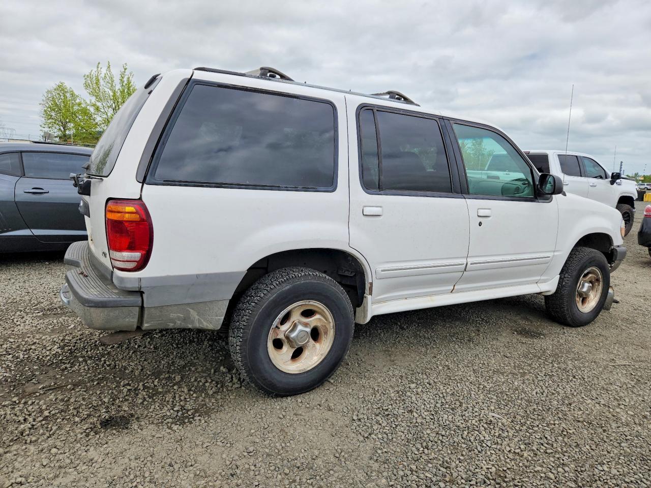 FORD EXPLORER 1999 — 4