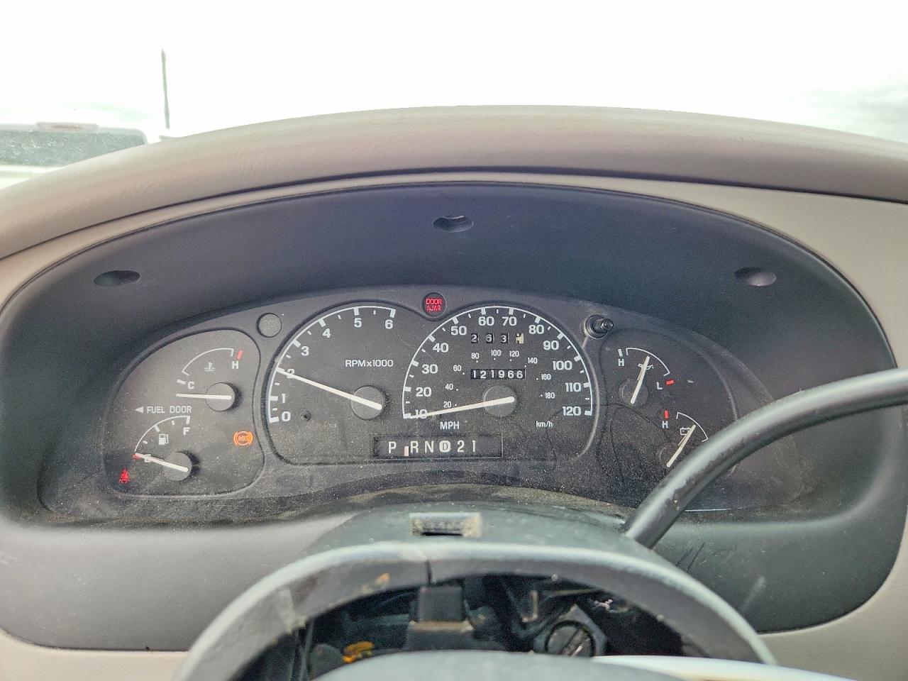 FORD EXPLORER 1999 — 10