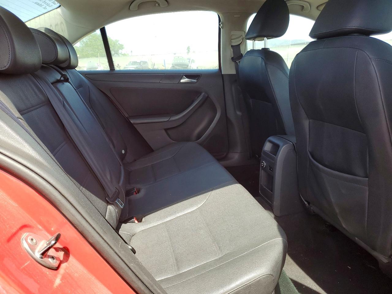 VOLKSWAGEN JETTA 2011 — 11