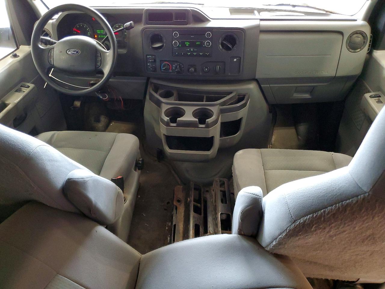 FORD ECONOLINE 2009 — 9