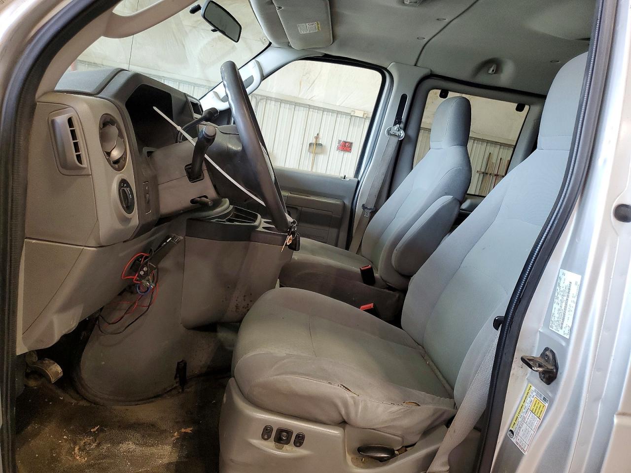 FORD ECONOLINE 2009 — 8