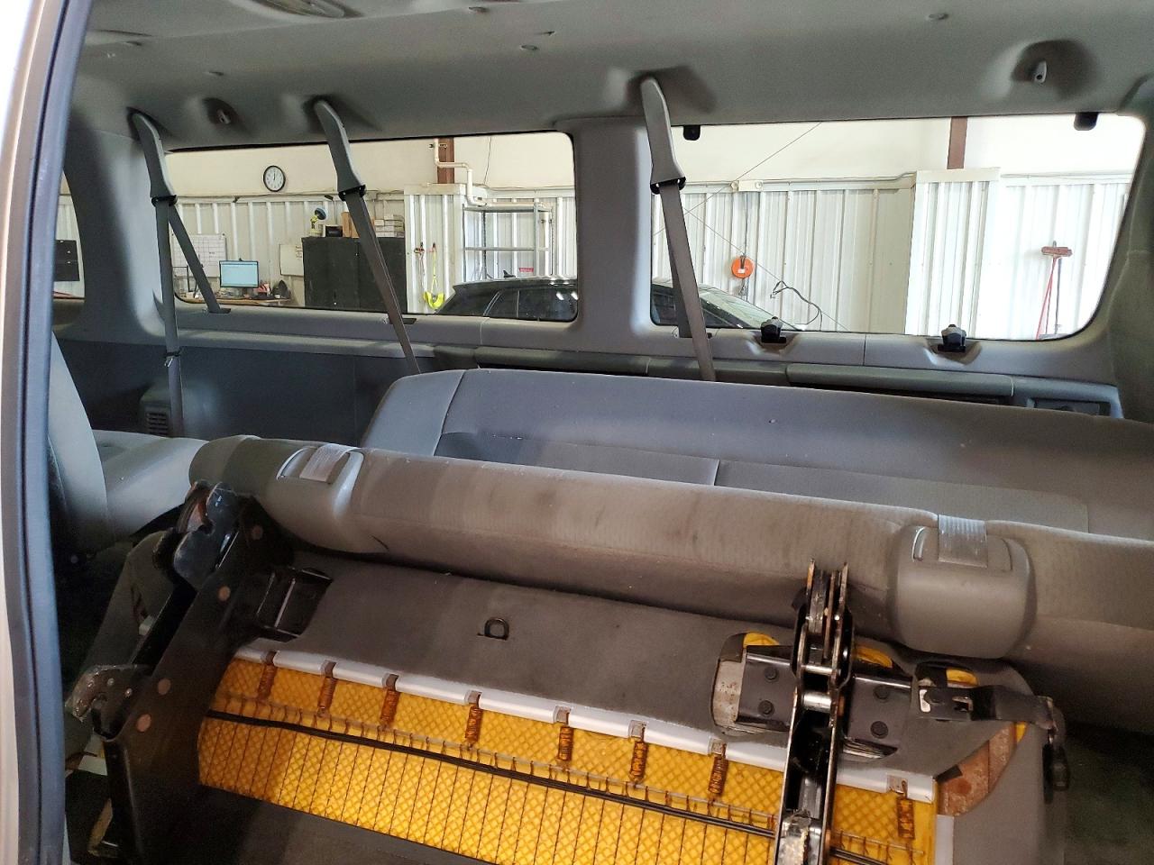 FORD ECONOLINE 2009 — 12