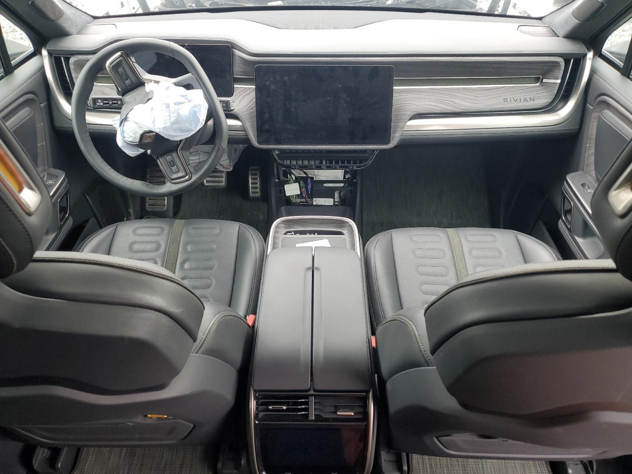 RIVIAN R1S 2023 — 9